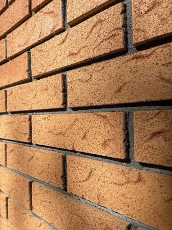Облицовочный кирпич Старооскольский Евро 0,7 НФ Эмират темный рустик